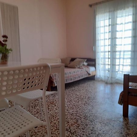 Isalos Apartments Studios Néoi Epivátai Eksteriør bilde