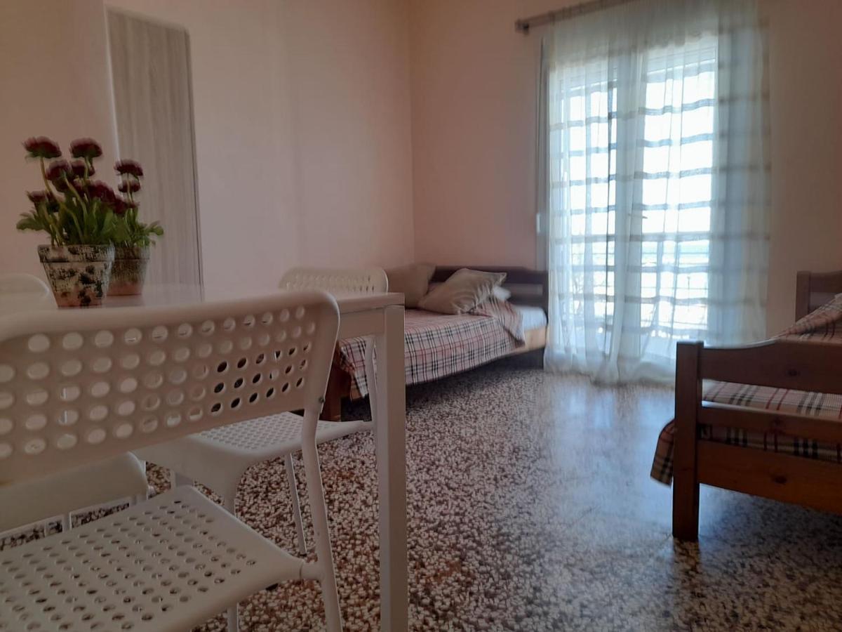 Isalos Apartments Studios Néoi Epivátai Eksteriør bilde