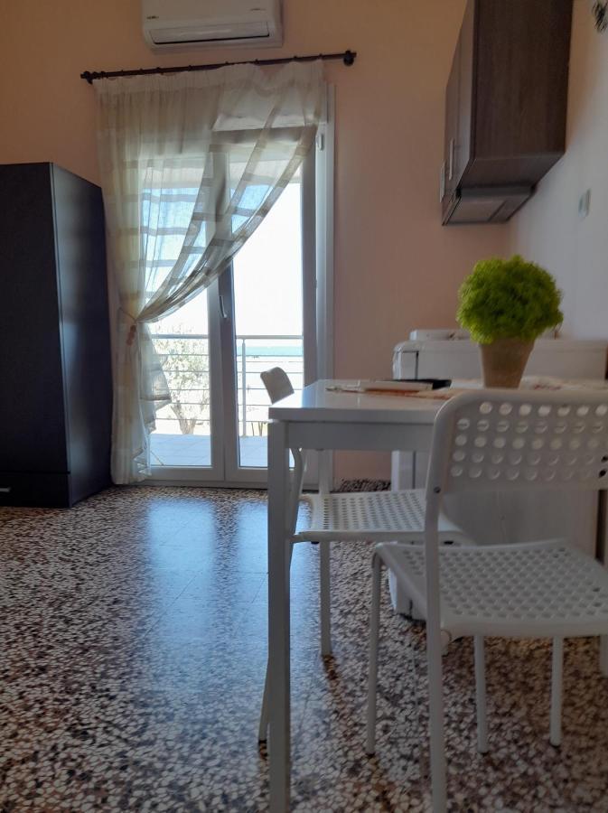Isalos Apartments Studios Néoi Epivátai Eksteriør bilde